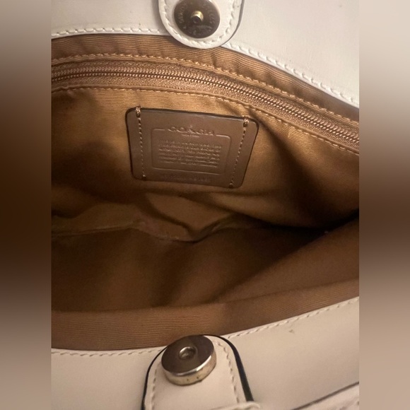 Coach Lillie Carryall In Signature Canvas - Picture 10 of 11